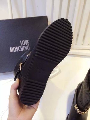 揭秘高端品質(zhì)皮毛一體雪地靴 從工廠直供到實(shí)體代理的全鏈路解析